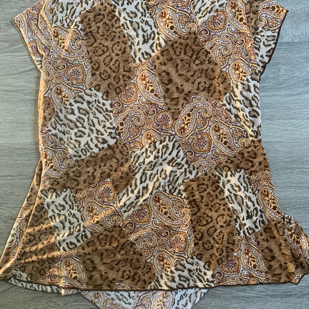 Beautiful Multi Patterned Top !! - Picture 6 of 7